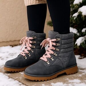 Gray Winter Boots Pink Laces Lug Sole sz 8